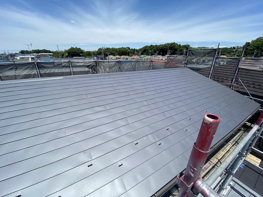 ガルバリウム鋼板屋根の横葺き